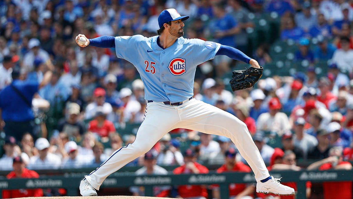Clay Holmes delivers a pitch against the St. Louis Cardinals at Wrigley Field.