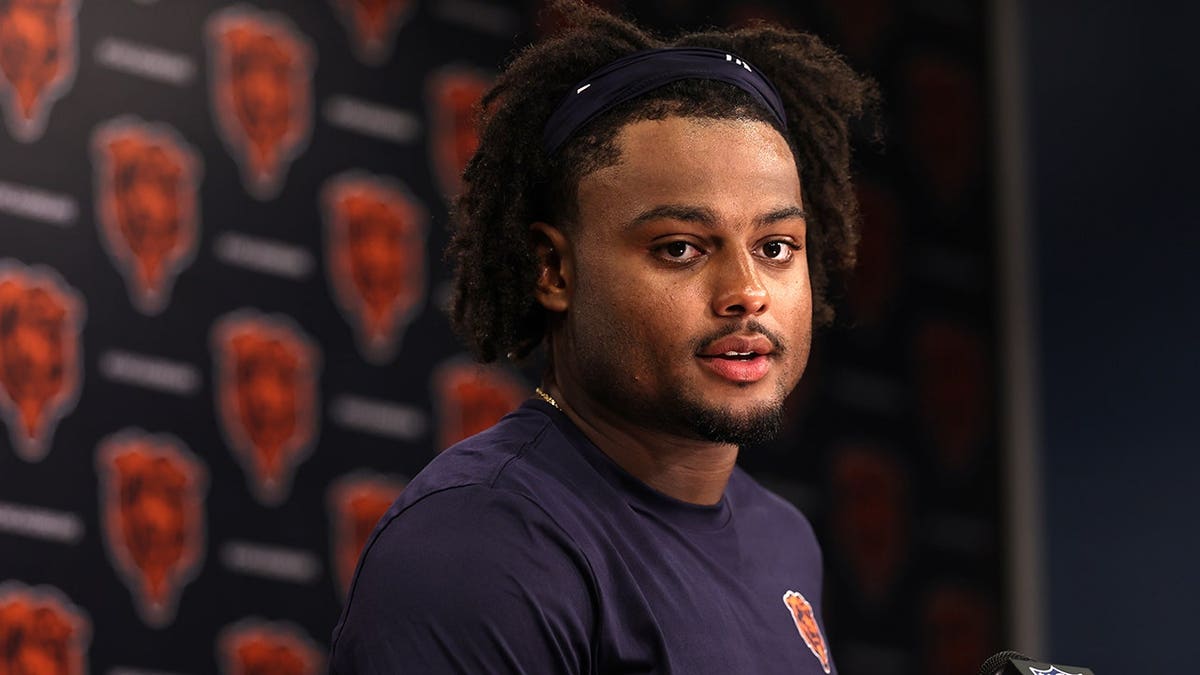 Bears $40M free agent signing gets emotional after knee injury, but diagnosis brings sigh of relief Bears $40M free agent signing gets emotional after knee injury, but diagnosis brings sigh of relief