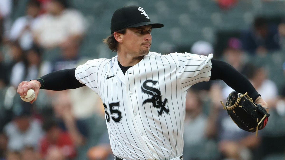Davis Martin #65 pitches for the Chicago White Sox against the Cincinnati Reds.