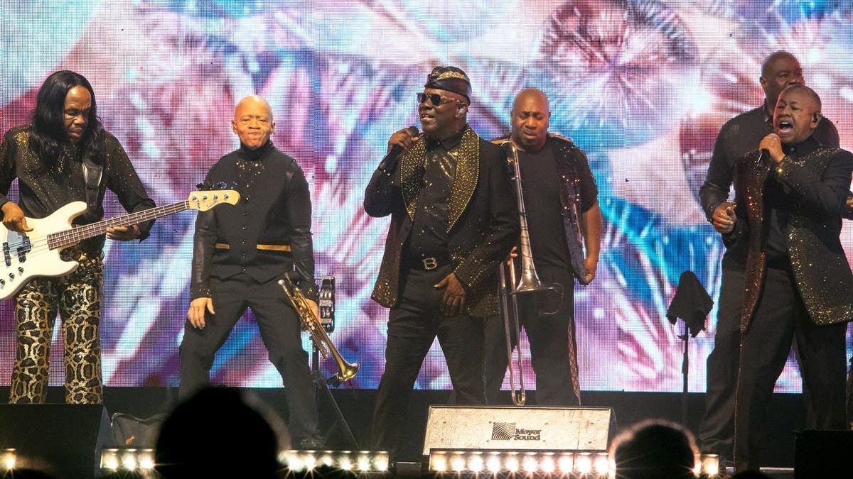 Earth, Wind & Fire abruptly postpones show after band member’s medical emergency Earth, Wind & Fire abruptly postpones show after band member’s medical emergency