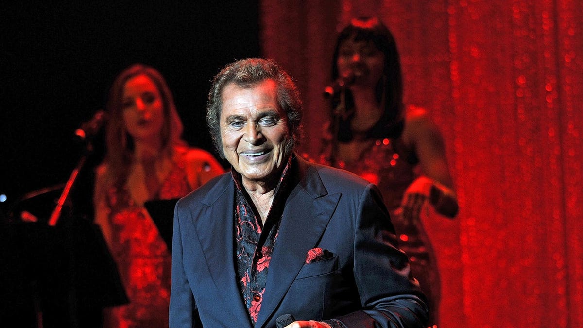 Engelbert Humperdinck performs on stage at Mayo Performing Arts Center.