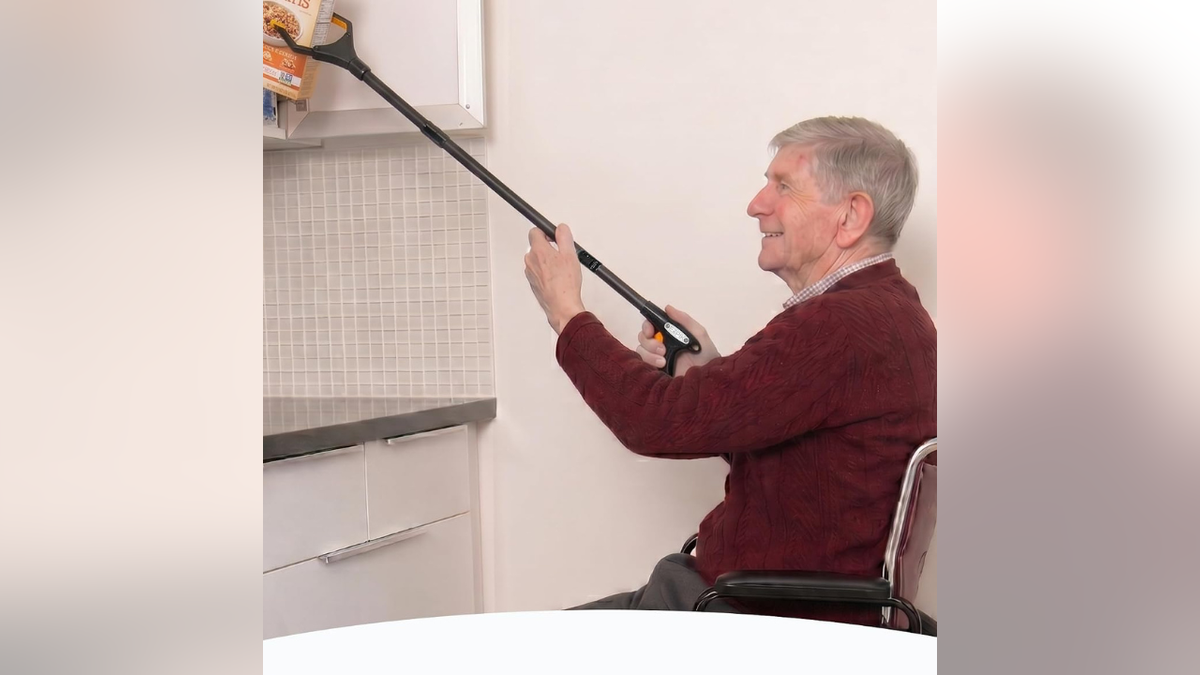 This EZPIK tool is loved for its rotating claw and foldability.