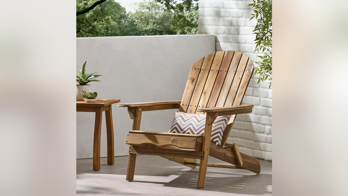 Fold this chair up and store it away in the off season.