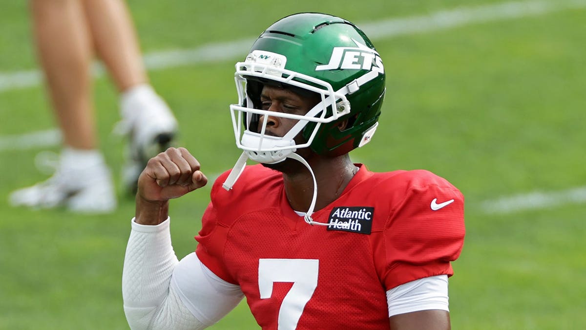 Geno Smith, No. 7, stands on the field during a joint practice between the Jets and Buccaneers.