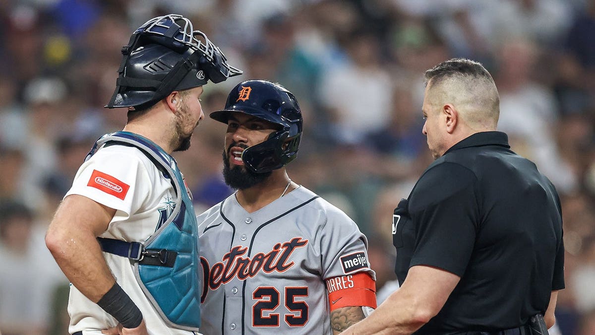 Gleyber Torres of the Detroit Tigers confronts Cal Raleigh of the Seattle Mariners during a shot   game.