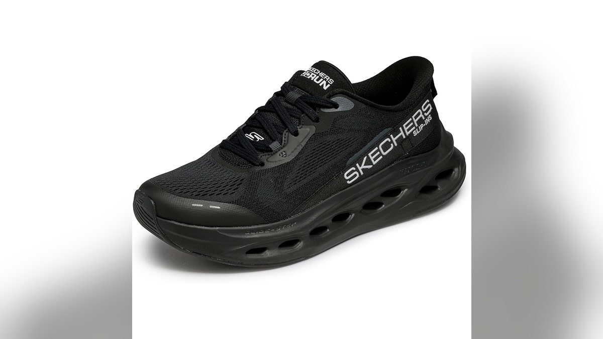 Skechers Max Cushioning Glide Step Advert