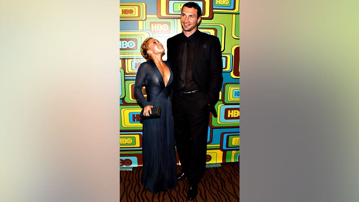 Actress Hayden Panettiere poses with boxer Wladimir Klitschko at an HBO event.