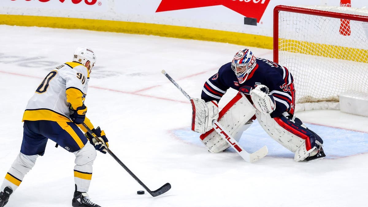 Connor Hellebuyck