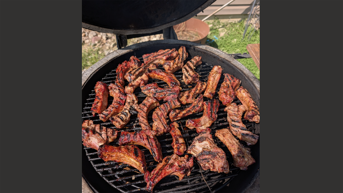 Screencaps reader Homebrew Bill continues his grilling season contributions with the latest look at his meat.