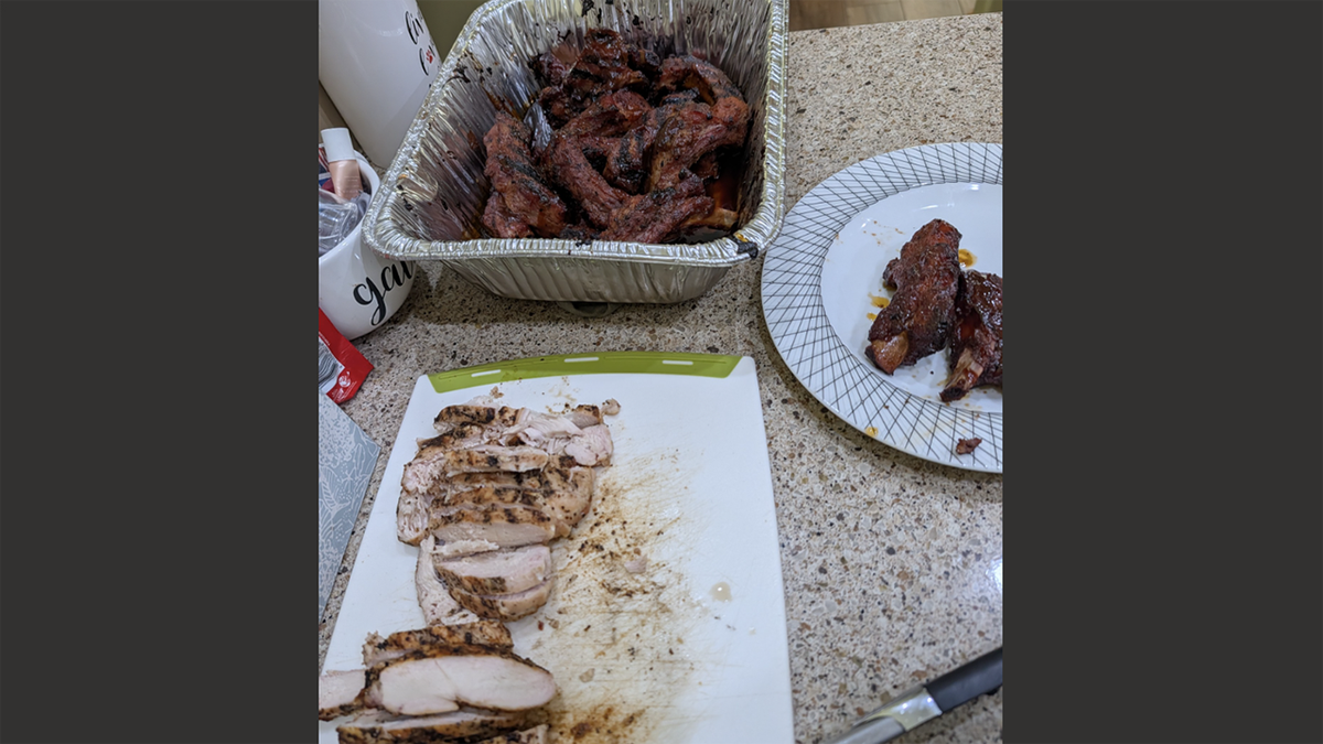 Screencaps reader Homebrew Bill continues his grilling season contributions with the latest look at his meat.