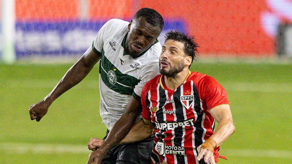 Jacy Maranhão of Coritiba battles Jonathan Calleri of São Paulo for the ball.