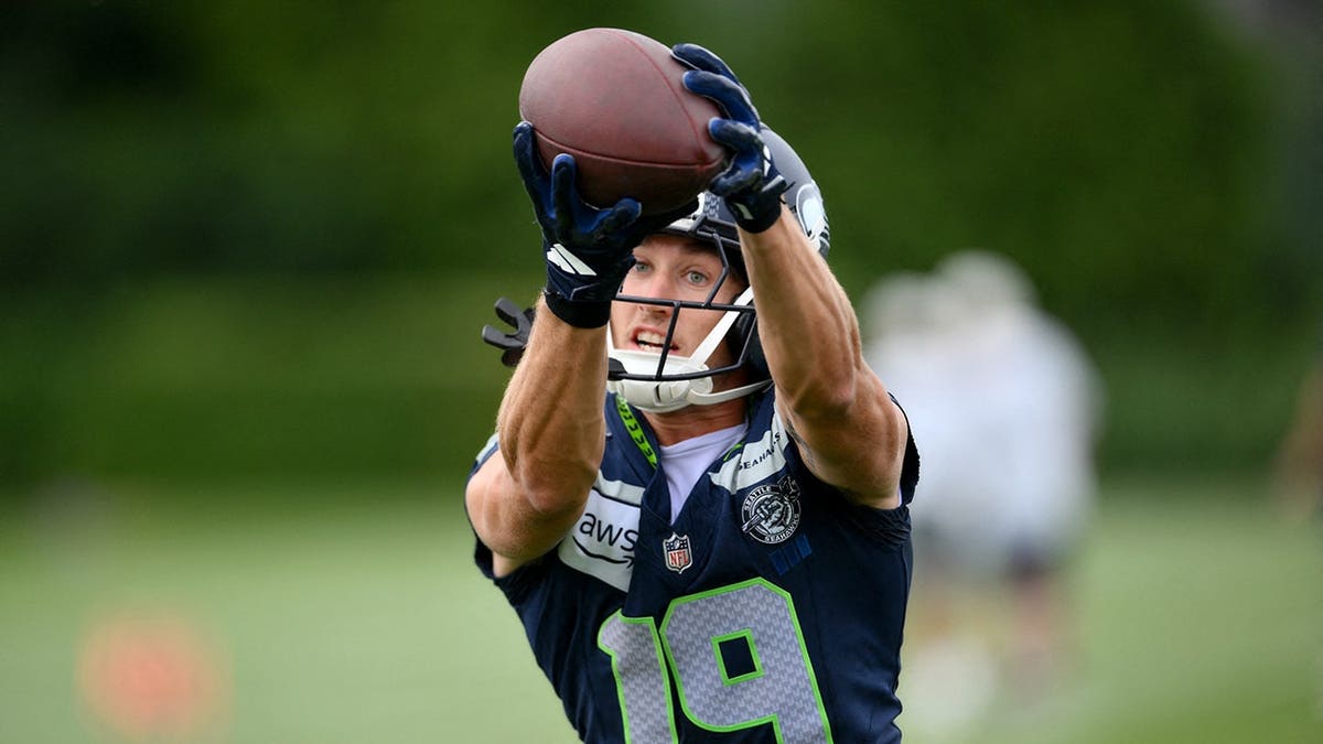 Jake Bobo catches a pass during Seahawks training camp.