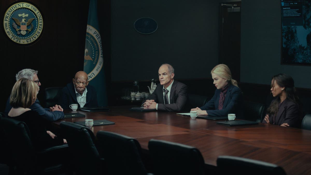 Jessalyn Gilsig as FBI Director Francine Wexler, Bruce McGill as Monty Holler, Morgan Freeman as Edwin Mullins, Michael Kelly as Byron Westfield, Nicole Kidman as Kaitlyn and Zoe Saldaña as Joe stand together in a scene from Lioness.