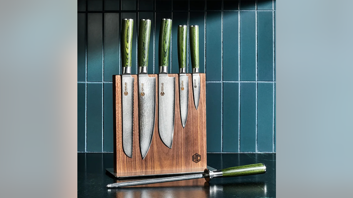 Store these knives on the magnetic walnut block.
