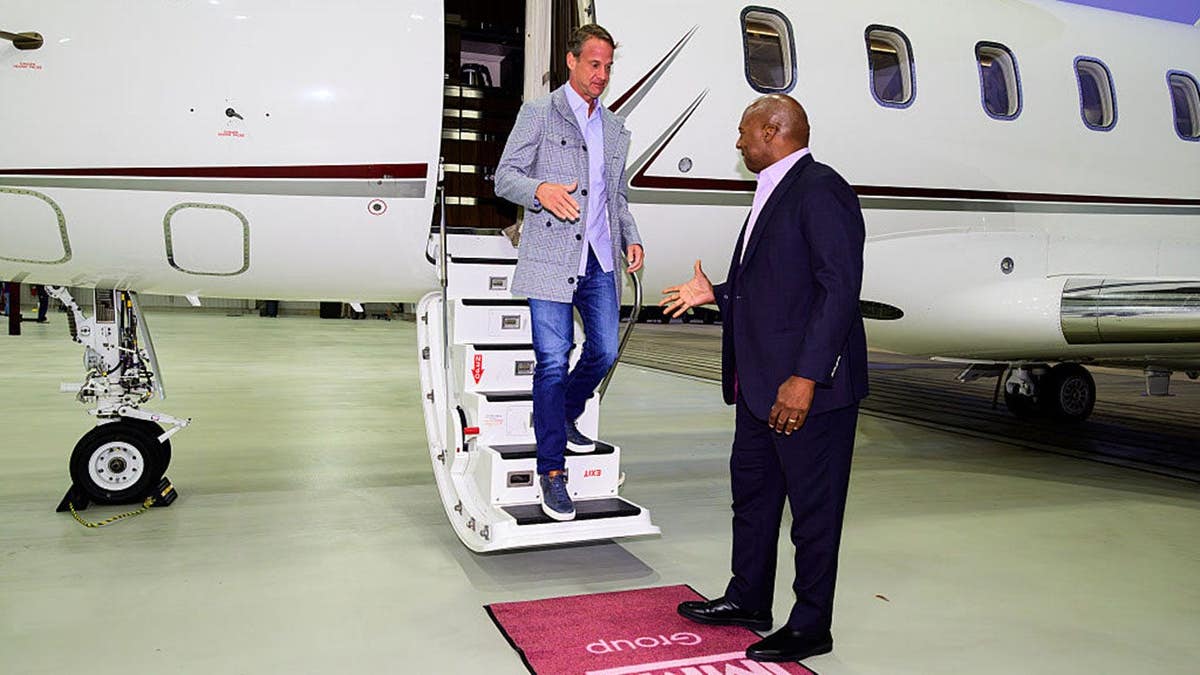 Lane Kiffin and Verge Ausberry arrive at Baton Rouge Metropolitan Airport.