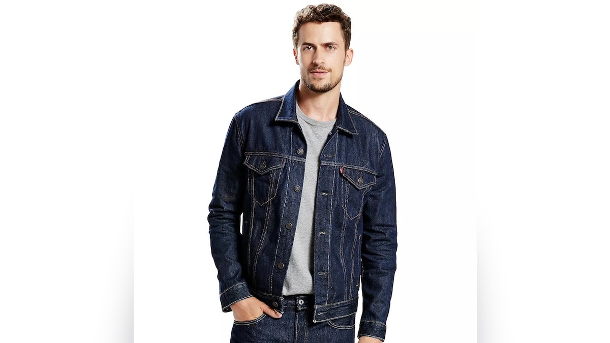 Save on this classic, versatile Levi's trucker jacket.