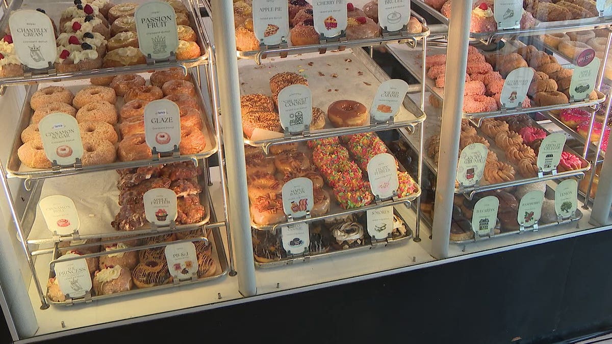 'We couldn't make payroll': Doughnut shop owner asked God for help — what happened next stunned him 'We couldn't make payroll': Doughnut shop owner asked God for help — what happened next stunned him