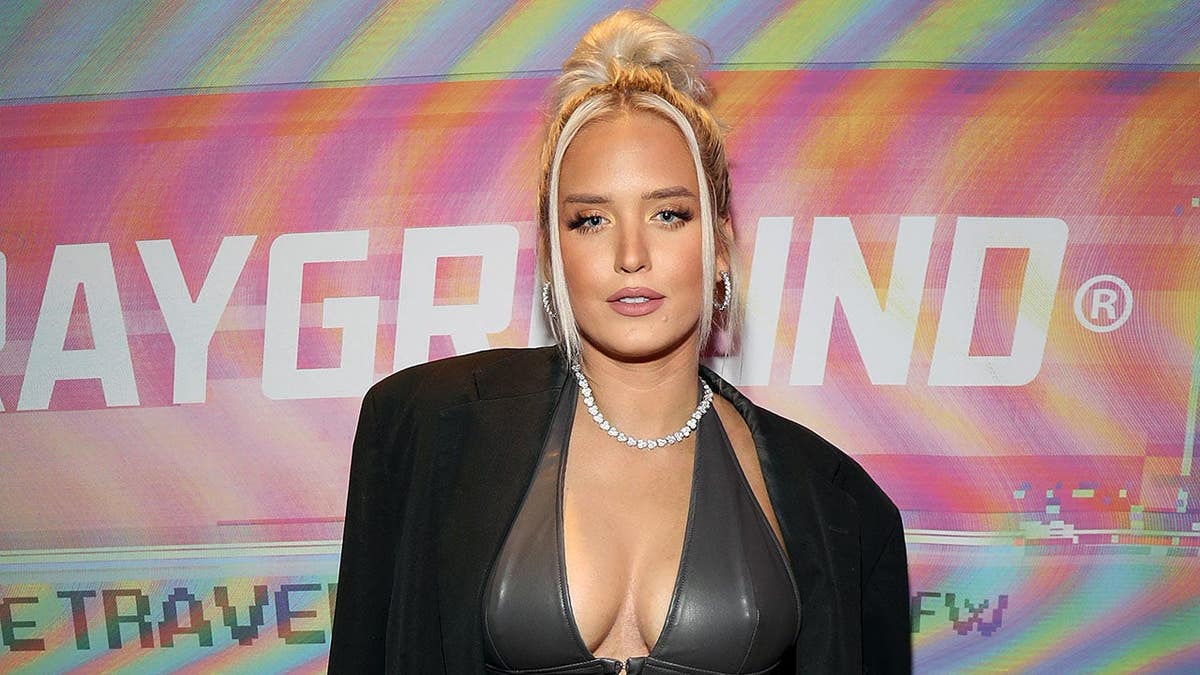 Country singer Macy Kate rebuilds her career with anthem performance & NFL boyfriend, plus dorm costs & Marv! Country singer Macy Kate rebuilds her career with anthem performance & NFL boyfriend, plus dorm costs & Marv!