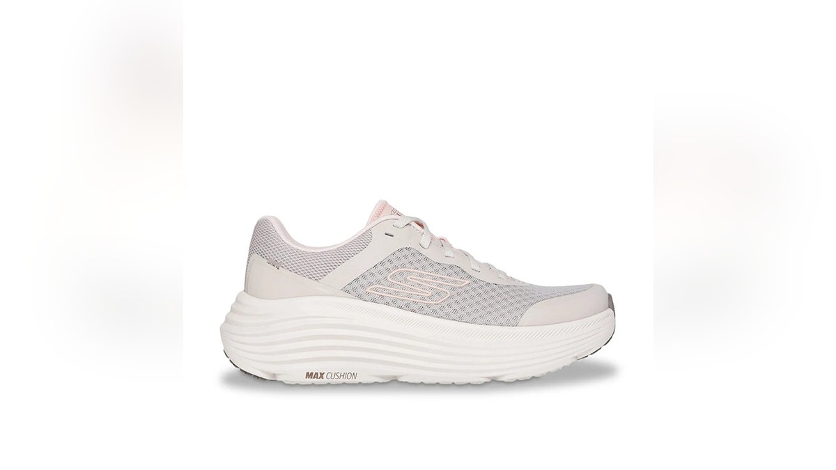Skechers Max Cushioning Endeavor