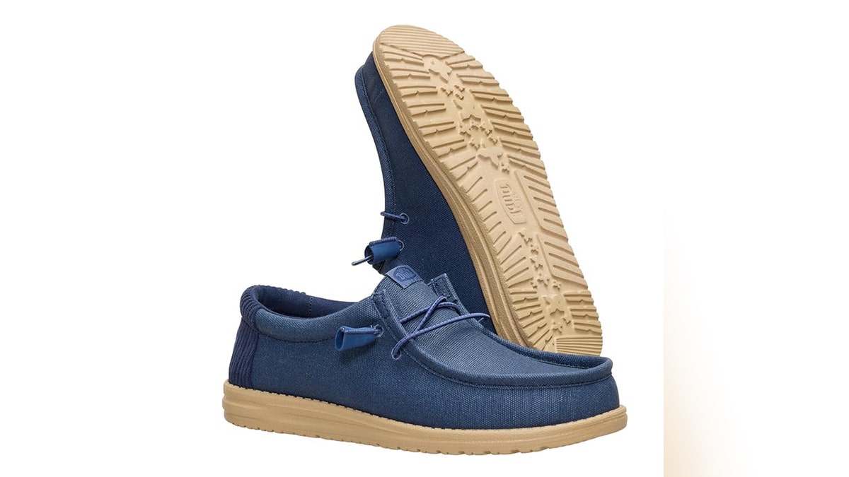The inner cotton lining on these shoes stays breathable.