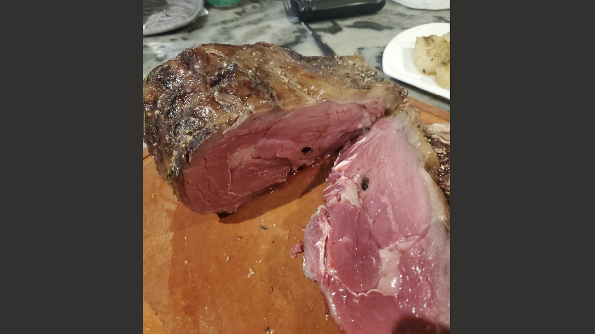 Screencaps reader Mike braved the heat of Phoenix for a ribeye roast.