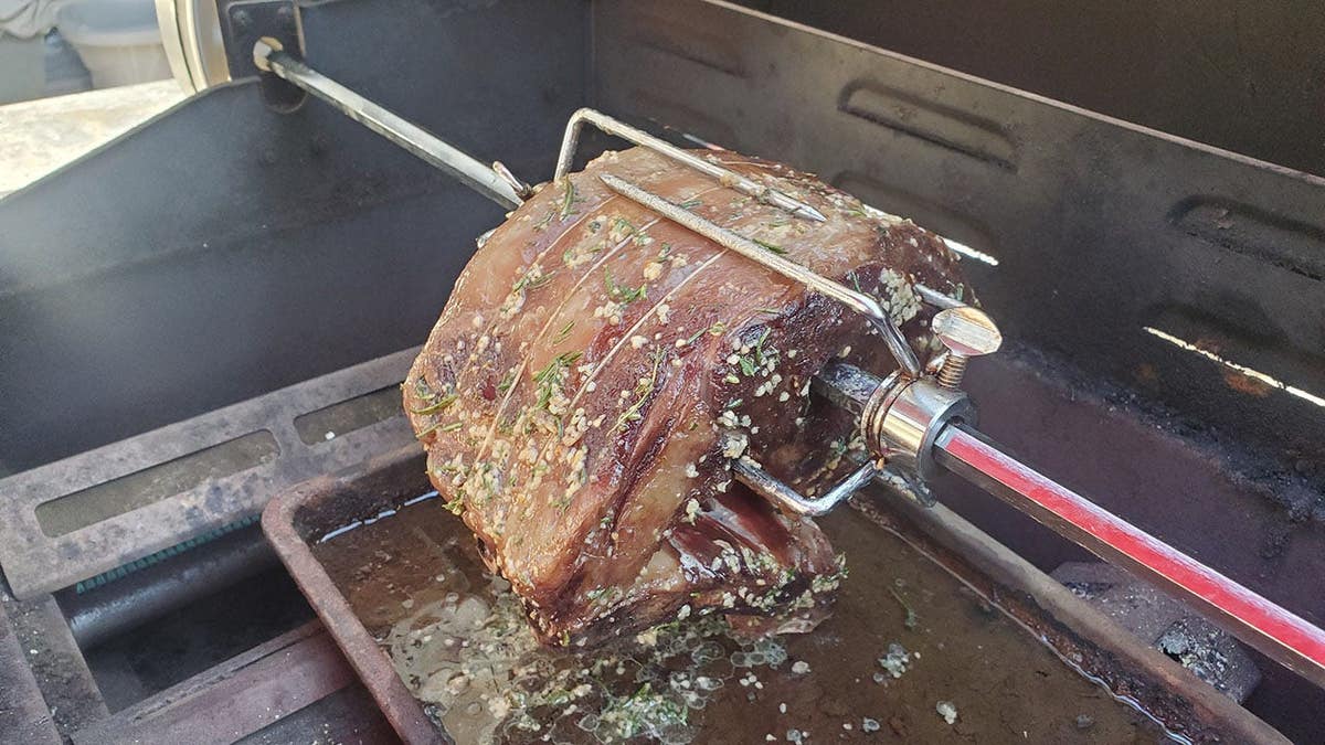 Screencaps reader Mike braved the heat of Phoenix for a ribeye roast.