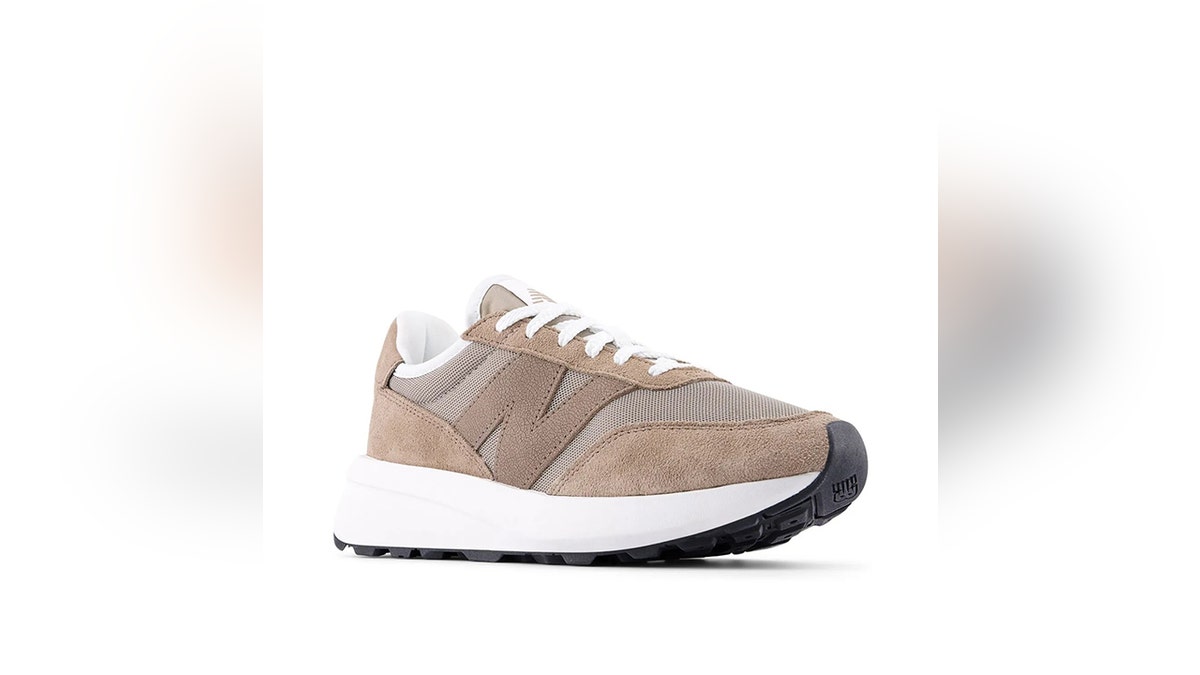 New Balance 370