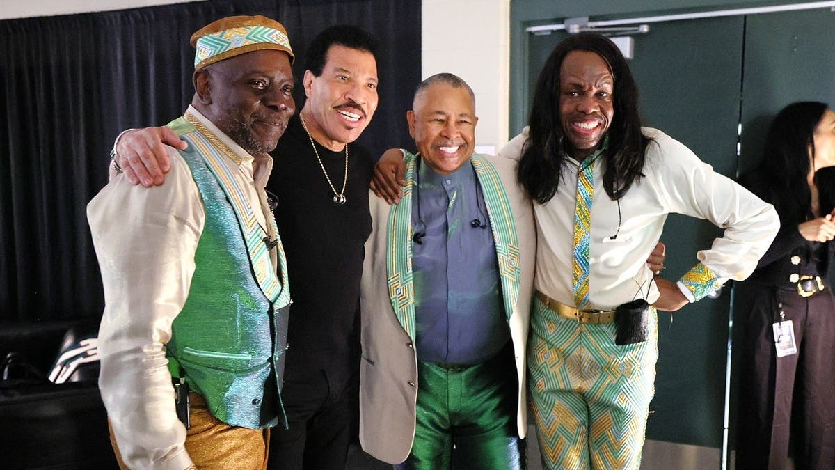 Philip Bailey, Lionel Richie, Ralph Johnson and Verdine White of Earth, Wind & Fire stand backstage.