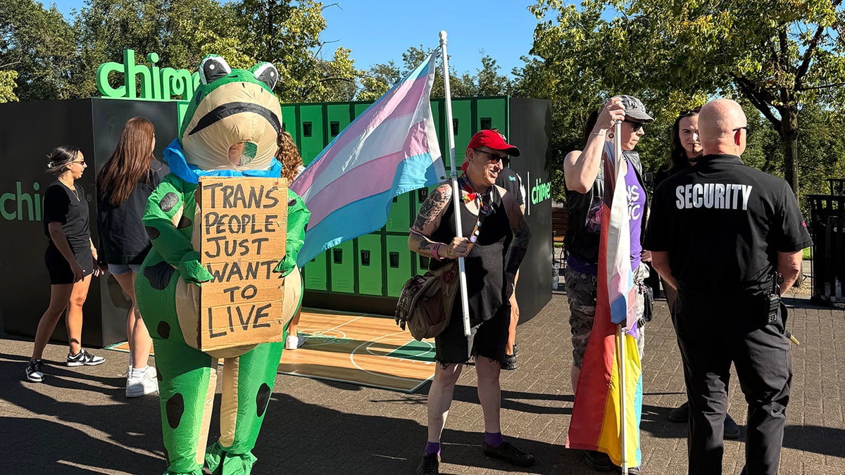 Sophie Cunningham counterprotesters