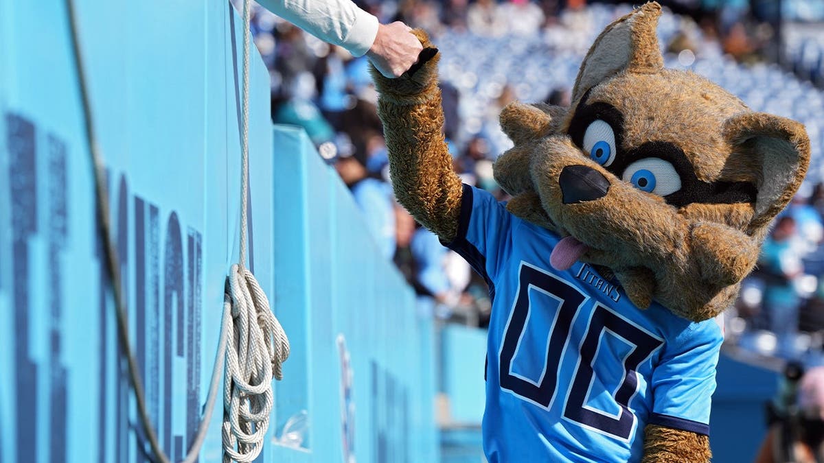 T-rac the Tennessee Titans mascot