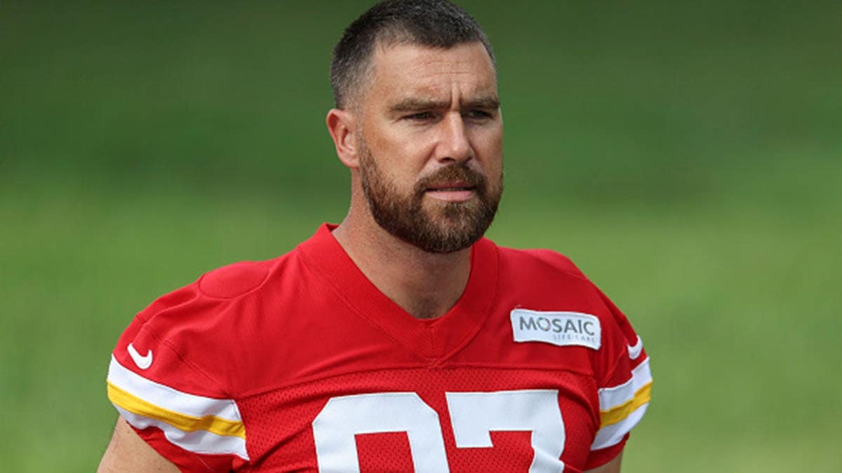 Travis Kelce walks to the field before practice during Chiefs training camp.