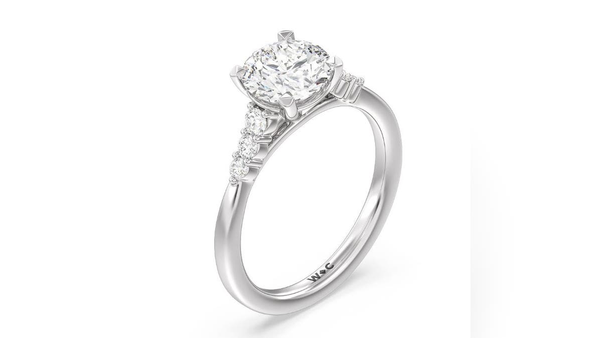 Go classic with this round lab-grown diamond.