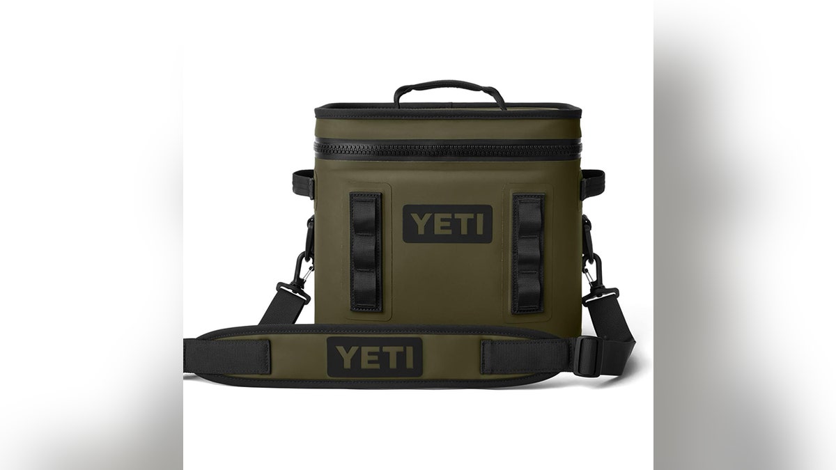 Store up to 12 cans in this small, powerful cooler.