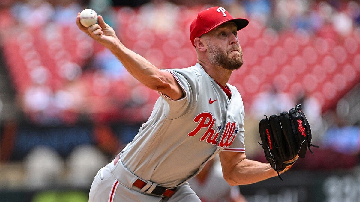 Zack Wheeler throws a pitch during the first inning against the St. Louis Cardinals at Busch Stadium.