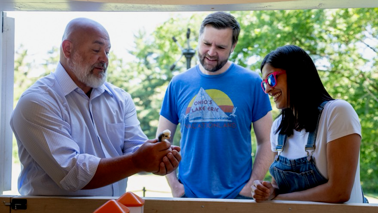 foxnews.com - Teresa Mull - JD Vance's new chicken coop puts spotlight on growing American backyard trend that family has 'loved