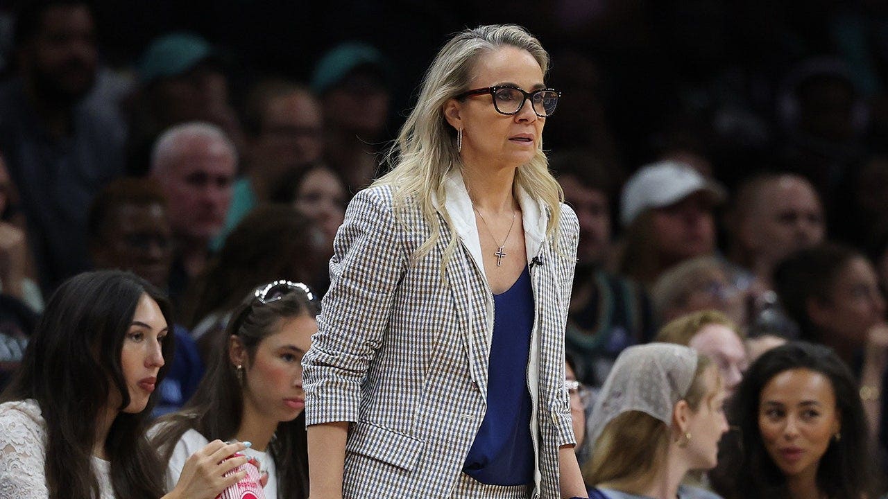 foxnews.com - Scott Thompson - Aces coach Becky Hammon benches 3 starters in what looks like WNBA scheduling protest in national TV game