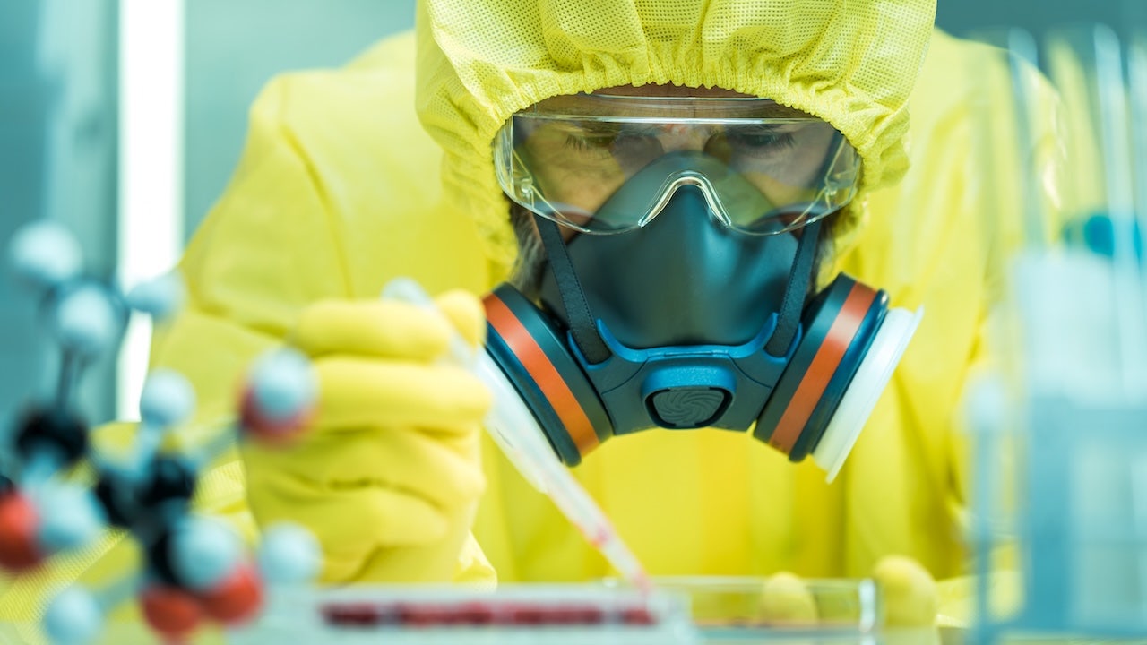Ebola death toll in DRC tops 2,000 as experts say Americans face low risk; outbreak pace called unprecedented