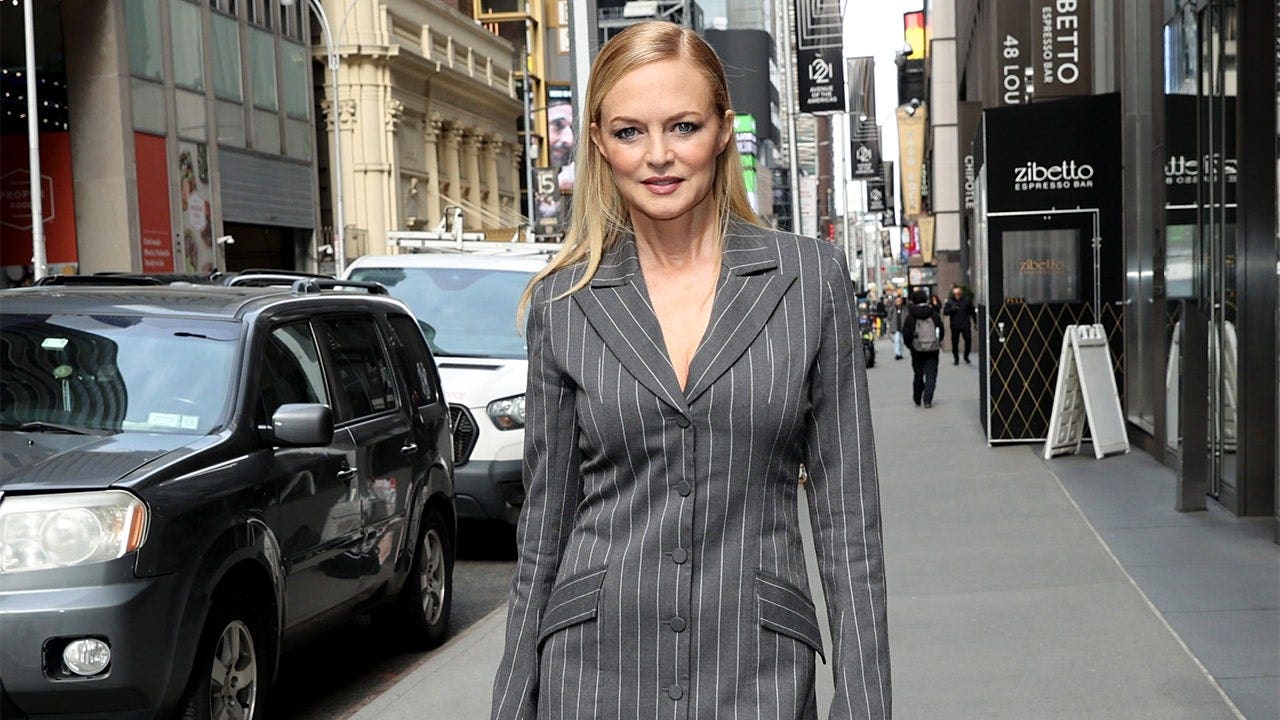 Thumbnail for Heather Graham flaunts fit physique in bikinis on romantic Italian escape