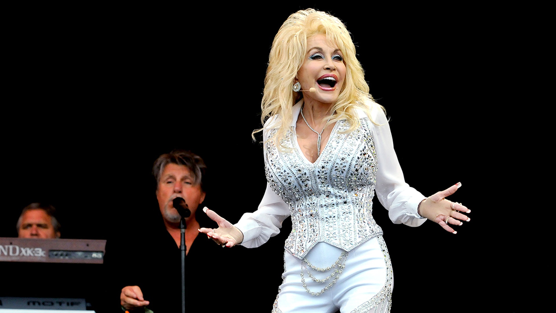 Dolly Parton wowed the crowd when performing at Glastonbury in 2014.