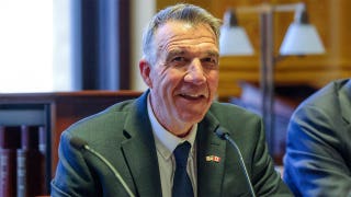 Los demócratas lo intentan por sexta vez para destituir al popular gobernador de GOP , que votó a favor de Harris