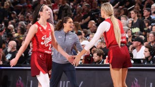 A Caitlin Clark de los periodistas a pesar de haber conseguido un triple-doble esa noche, mientras que su entrenador se ha hecho viral por unos comentarios sobre el deporte femenino