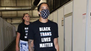 WNBA Una estrella dice que le encantaría tener a una jugadora trans en su equipo, y luego suelta algo aún más tonto