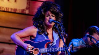 Country star Hannah Dasher says famous, married celebrity once slid into her DMs