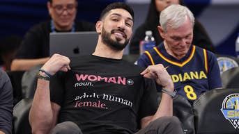 Enes Kanter Freedom met with hostile WNBA fans en route to Fever-Sky matchup - Fox News