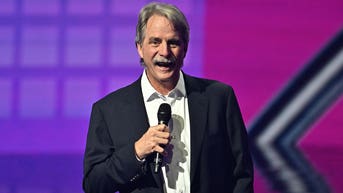 Comedian brings back beloved routine after two decades and crowds go wild - Fox News