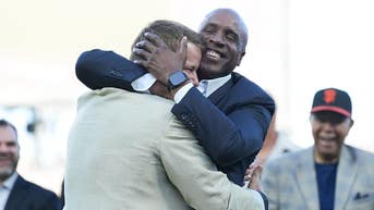 Un recién incorporado al Salón de la Fama le dice públicamente a Barry Bonds: «Tienes una oportunidad, tío» - Fox News
