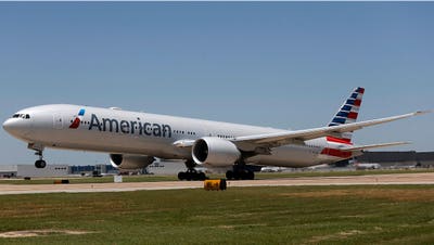 Video shows flames coming from American Airlines plane following a bird strike - Fox News