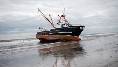Boat captain explains challenges crews face refloating vessel stuck on beach - Fox News