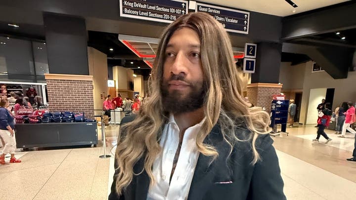 Former NBA pick crashes Fever game in blonde wig to 'scout competition' - Fox News