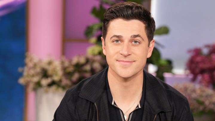 «¿Es Dios más grande que un dragón?»: Cómo David Henrie convirtió las preguntas de su hijo de 4 años en un libro infantil